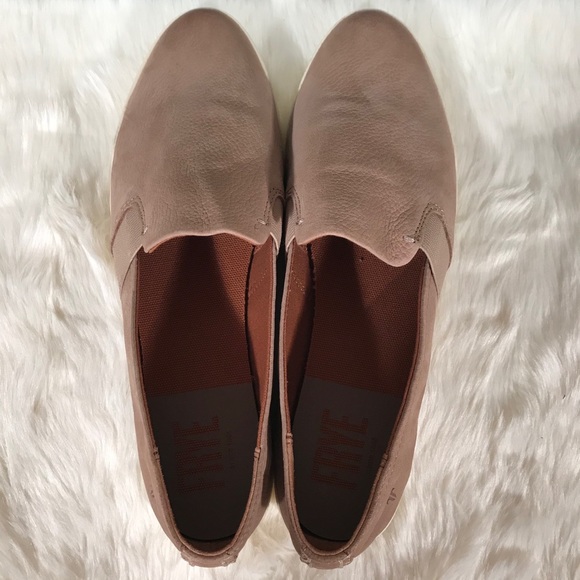 NEW Frye Taupe Lisa Slip-On Sneaker - Picture 5 of 8